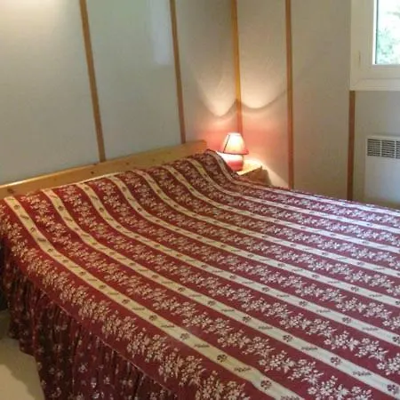 Des Menhirs בקתה